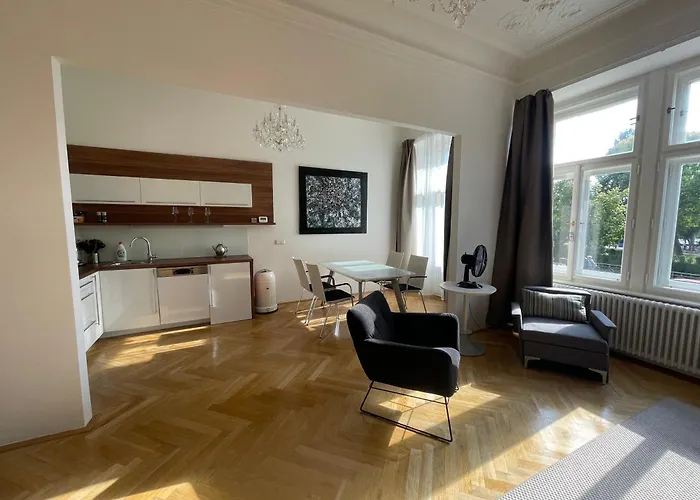 River View Apartment Manes